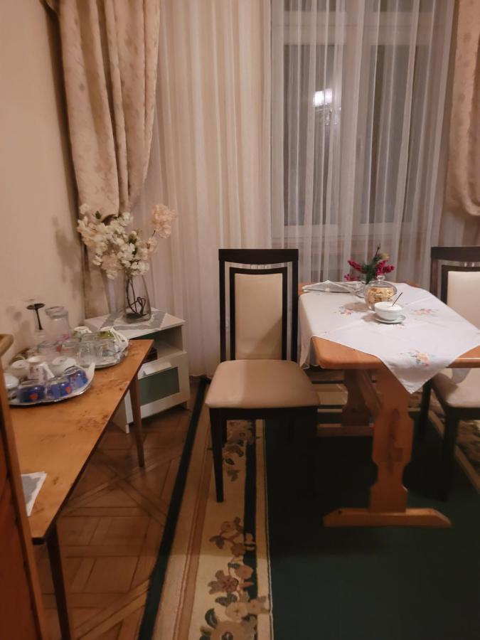 Pokoje Goscinne Victoria Krakau Buitenkant foto