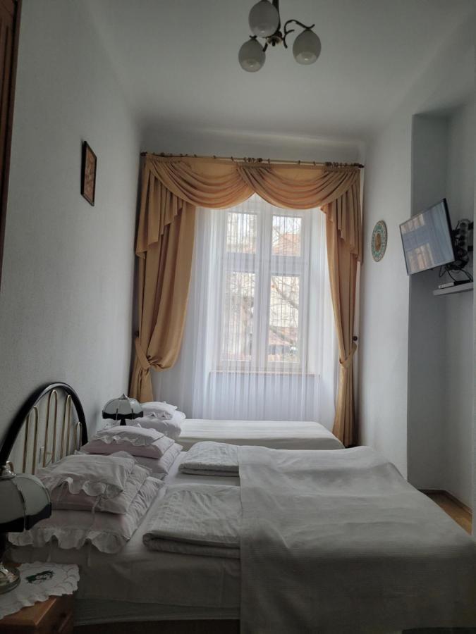 Pokoje Goscinne Victoria Krakau Buitenkant foto